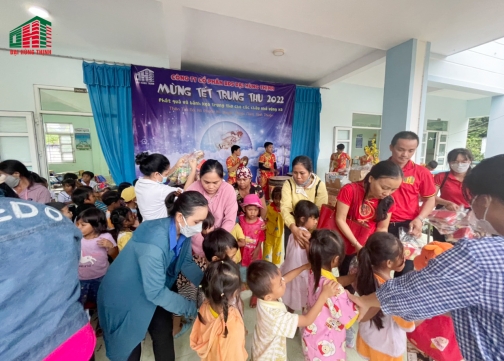 Phát 350 phần quà Tết Trung Thu cho các em nhỏ khó khăn ở thôn Trà Nô Ninh Thuận